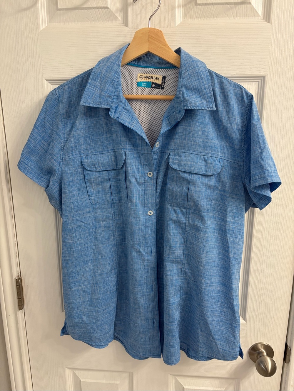 Magellan Outdoors Light Blue Short-Sleeve Button Down Shirt